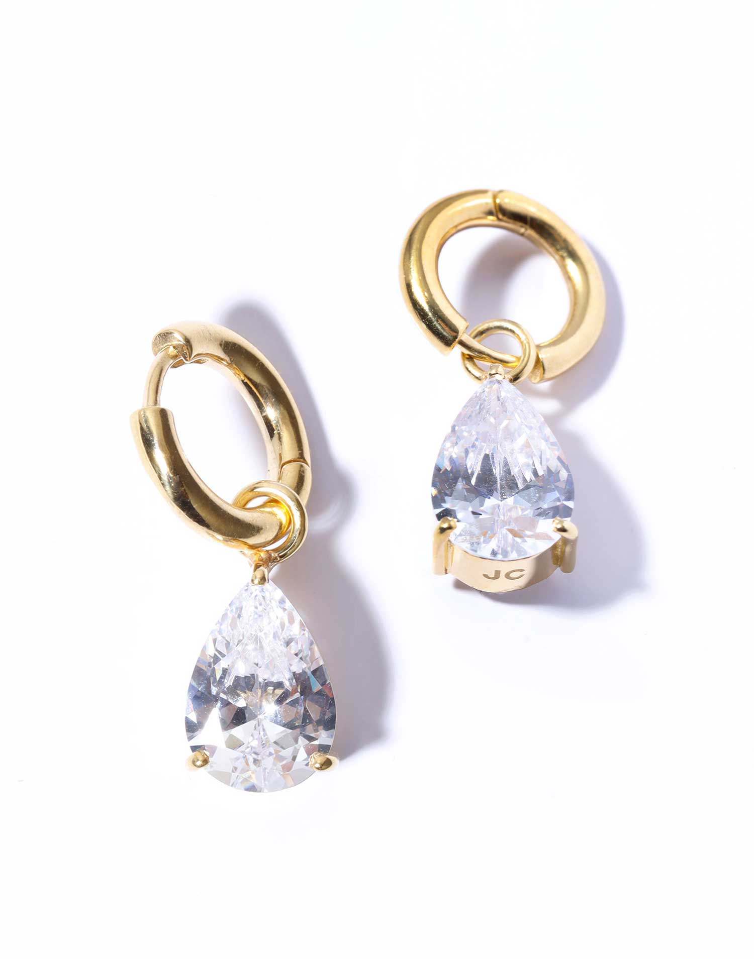 #Material_18K Gold Vermeil + White