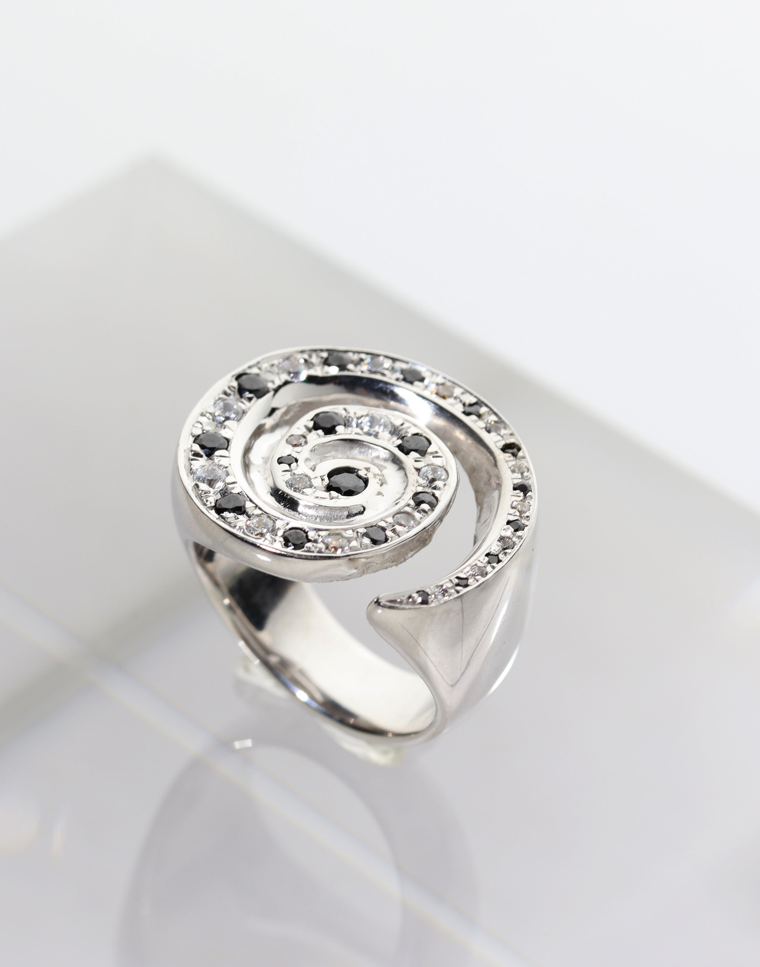 Crystal Vortex Ring Black